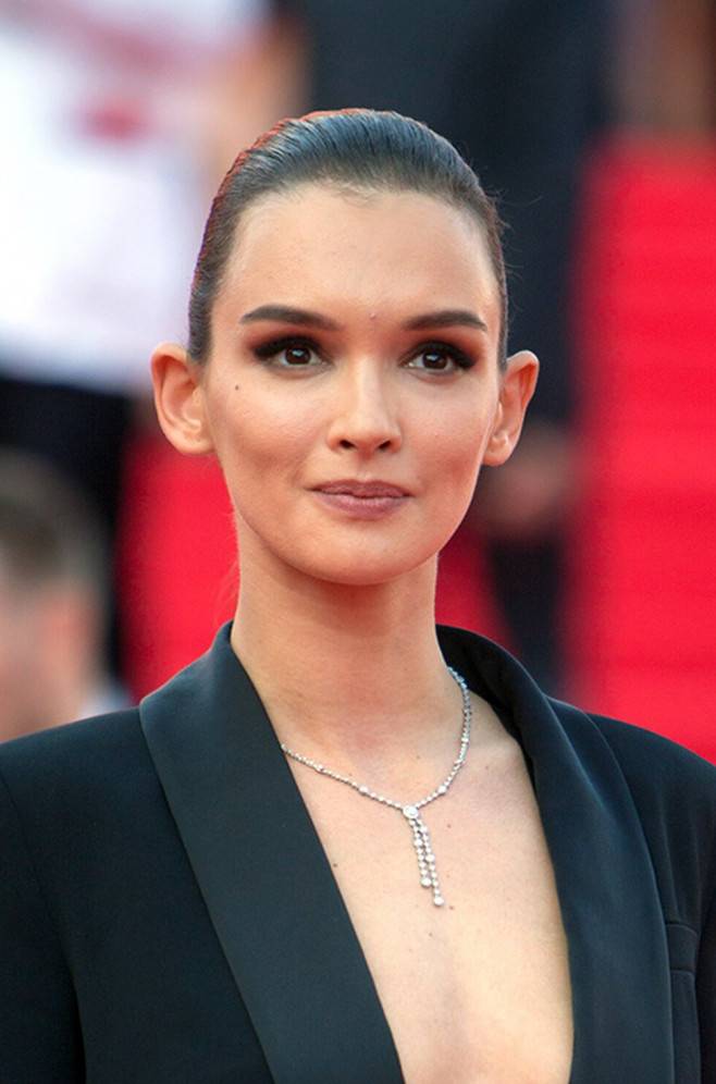 Паулина Андреева, Кристен Стюарт и Энн Хэтэуэй: Знаменитости с Лопоухими Ушами