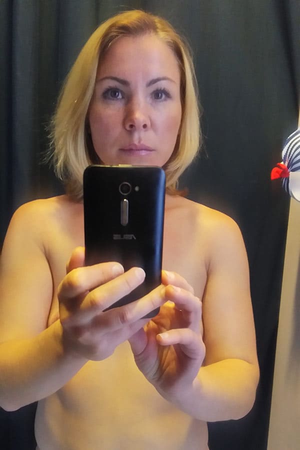 Неожиданное сюрприз: Жена отправила голые фото из примерочной